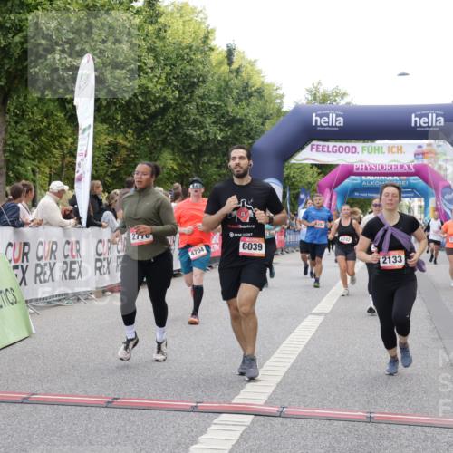 06.09.2026 - CURREX Alsterlauf Yannick Fuchs http://msf.ph/oto/10126892 06.09.2026 10:04:50 Ziel 2074, 2095, 2121, 2133, 2203, 2278, 2357, 2583, 2658, 2776, 2957, 3004, 3005, 3109, 3451, 4181, 4413, 4415, 4516, 4593, 4704, 4874, 4892, 5275, 5504, 5566, 5568, 5576, 8242 meine-sportfotos.de