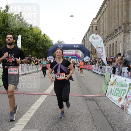 06.09.2026 - CURREX Alsterlauf Yannick Fuchs http://msf.ph/oto/10126929 06.09.2026 10:04:52 Ziel 2095, 2133, 2278, 2343, 2658, 2776, 3004, 3005, 3109, 3412, 3451, 3452, 4413, 4415, 4516, 4593, 4704, 4892, 5275, 5504, 5566, 5568, 6282, 8242 meine-sportfotos.de