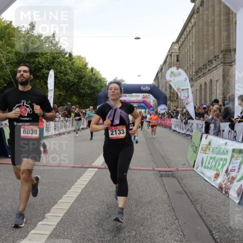 06.09.2026 - CURREX Alsterlauf Yannick Fuchs http://msf.ph/oto/10126937 06.09.2026 10:04:52 Ziel 2095, 2133, 2278, 2343, 2658, 2776, 3004, 3005, 3109, 3412, 3451, 3452, 4413, 4415, 4516, 4593, 4704, 4892, 5275, 5504, 5566, 5568, 6282, 8242 meine-sportfotos.de