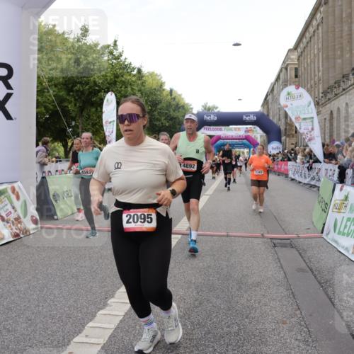 06.09.2026 - CURREX Alsterlauf Yannick Fuchs http://msf.ph/oto/10127032 06.09.2026 10:04:55 Ziel 2095, 2133, 2278, 2343, 2512, 2776, 3109, 3412, 3452, 3853, 3854, 3968, 4593, 4704, 4892, 5022, 5568, 6282, 8242 meine-sportfotos.de