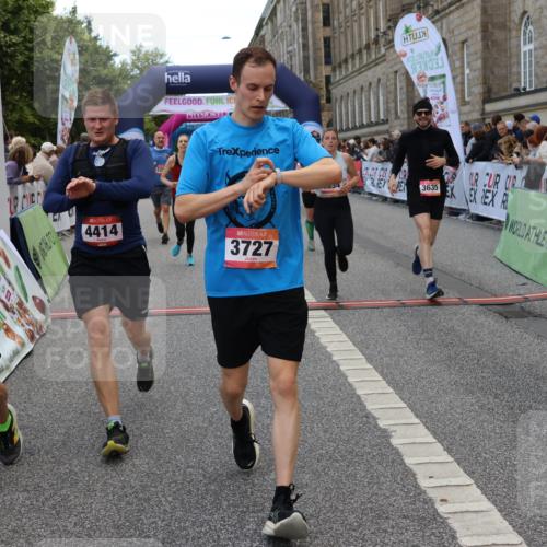 06.09.2026 - CURREX Alsterlauf Strokosch-Dieckow http://msf.ph/oto/10127130 06.09.2026 10:00:55 Ziel 2251, 2849, 2895, 3068, 3274, 3295, 3634, 3635, 3726, 3727, 3735, 4414, 5077, 5240, 5460, 5577, 5724, 6283, 6397, 6480, 8207, 8293 meine-sportfotos.de