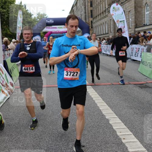 06.09.2026 - CURREX Alsterlauf Strokosch-Dieckow http://msf.ph/oto/10127138 06.09.2026 10:00:55 Ziel 2251, 2849, 2895, 3068, 3274, 3295, 3634, 3635, 3726, 3727, 3735, 4414, 5077, 5240, 5460, 5577, 5724, 6283, 6397, 6480, 8207, 8293 meine-sportfotos.de