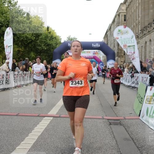 06.09.2026 - CURREX Alsterlauf Yannick Fuchs http://msf.ph/oto/10127143 06.09.2026 10:04:57 Ziel 2095, 2133, 2343, 2512, 2776, 3412, 3452, 3853, 3854, 3968, 4593, 4704, 4892, 5022, 5329, 6282, 8242, 8298 meine-sportfotos.de