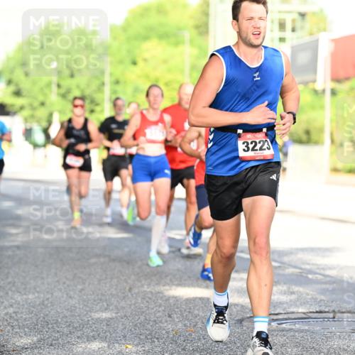 06.09.2026 - CURREX Alsterlauf Dr. Thomas Lammeyer http://msf.ph/oto/10127159 06.09.2026 09:46:39 Laufen 3223 meine-sportfotos.de