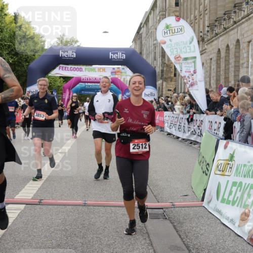 06.09.2026 - CURREX Alsterlauf Yannick Fuchs http://msf.ph/oto/10127201 06.09.2026 10:04:59 Ziel 2095, 2343, 2512, 3317, 3412, 3452, 3793, 3853, 3854, 3968, 4549, 4593, 4704, 4892, 5022, 5329, 5765, 6179, 6282, 8242, 8298 meine-sportfotos.de