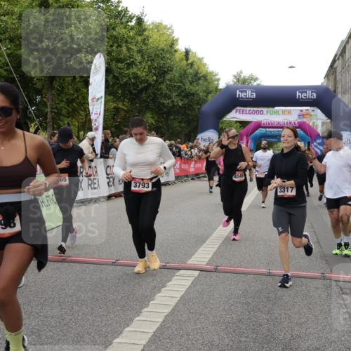 06.09.2026 - CURREX Alsterlauf Yannick Fuchs http://msf.ph/oto/10127317 06.09.2026 10:05:03 Ziel 2343, 2512, 2709, 3317, 3412, 3452, 3793, 3853, 3854, 3968, 4549, 5022, 5329, 5765, 6179, 6209, 6251, 6253, 6282, 8064, 8099, 8298 meine-sportfotos.de