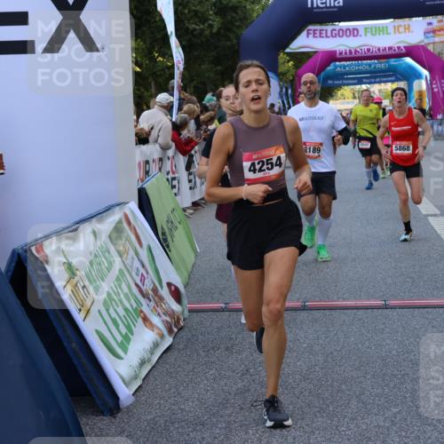06.09.2026 - CURREX Alsterlauf Strokosch-Dieckow http://msf.ph/oto/10127365 06.09.2026 09:48:22 Ziel 2104, 2189, 2275, 2746, 3045, 3860, 3878, 4254, 4583, 5153, 5311, 5868, 6414, 8041 meine-sportfotos.de