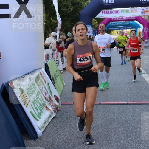 06.09.2026 - CURREX Alsterlauf Strokosch-Dieckow http://msf.ph/oto/10127372 06.09.2026 09:48:22 Ziel 2104, 2189, 2275, 2746, 3045, 3860, 3878, 4254, 4583, 5153, 5311, 5868, 6414, 8041 meine-sportfotos.de