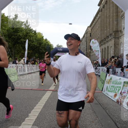 06.09.2026 - CURREX Alsterlauf Yannick Fuchs http://msf.ph/oto/10127406 06.09.2026 10:05:05 Ziel 2512, 2709, 3317, 3793, 3853, 3854, 3968, 4231, 4549, 5022, 5300, 5329, 5765, 6179, 6209, 6251, 6253, 8064, 8099, 8298 meine-sportfotos.de