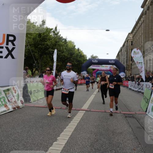 06.09.2026 - CURREX Alsterlauf Yannick Fuchs http://msf.ph/oto/10127452 06.09.2026 10:05:07 Ziel 2709, 3317, 3793, 3853, 3854, 3968, 4230, 4231, 4549, 4565, 4994, 5044, 5300, 5329, 5765, 6110, 6179, 6209, 6251, 6253, 8064, 8099, 8298 meine-sportfotos.de