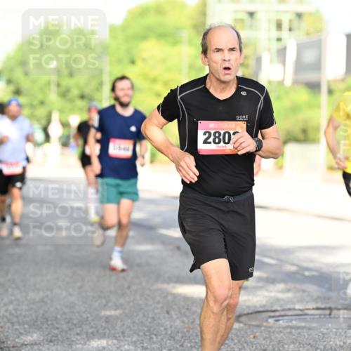 06.09.2026 - CURREX Alsterlauf Dr. Thomas Lammeyer http://msf.ph/oto/10127665 06.09.2026 09:47:33 Laufen 2807 meine-sportfotos.de