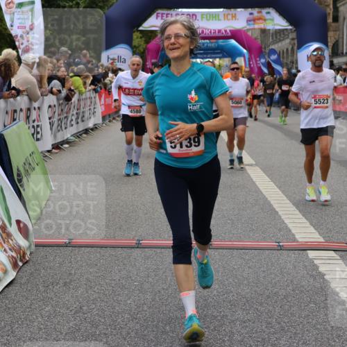 06.09.2026 - CURREX Alsterlauf Strokosch-Dieckow http://msf.ph/oto/10127724 06.09.2026 10:01:28 Ziel 2400, 2492, 3195, 3280, 3401, 3518, 3730, 4055, 4580, 4883, 4884, 5012, 5060, 5139, 5237, 5424, 5523, 5598, 5745, 5793, 6018, 6027, 6033, 6145, 6445 meine-sportfotos.de