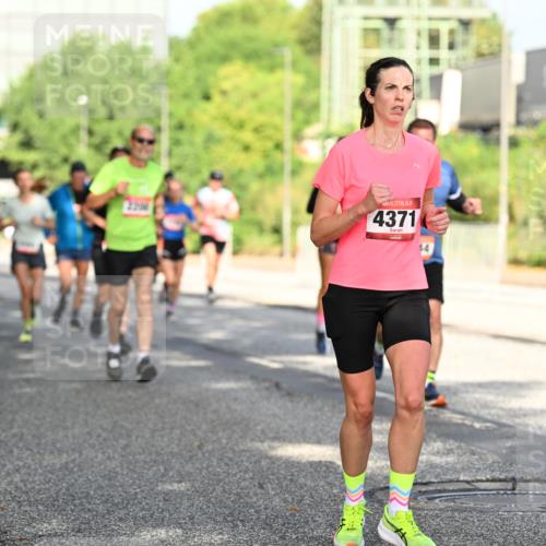06.09.2026 - CURREX Alsterlauf Dr. Thomas Lammeyer http://msf.ph/oto/10127786 06.09.2026 09:47:48 Laufen 4371, 14 meine-sportfotos.de