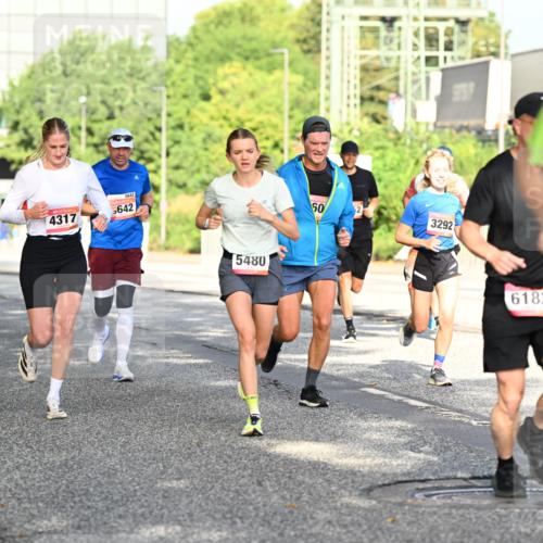 06.09.2026 - CURREX Alsterlauf Dr. Thomas Lammeyer http://msf.ph/oto/10127816 06.09.2026 09:47:51 Laufen 4317, 5642, 5642, 5480, 60, 2, 3292, 6182, 2200 meine-sportfotos.de