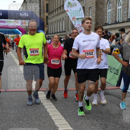 06.09.2026 - CURREX Alsterlauf Strokosch-Dieckow http://msf.ph/oto/10127954 06.09.2026 10:01:41 Ziel 2249, 2385, 2496, 2733, 3115, 3544, 4067, 4073, 4121, 4259, 4551, 4552, 4638, 4921, 5106, 5192, 5388, 5429, 5669, 5734, 5749, 5856, 5918, 5976, 6114, 8037, 8038, 8062 meine-sportfotos.de