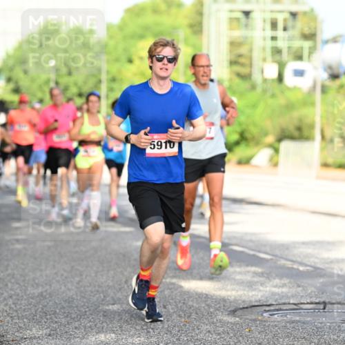06.09.2026 - CURREX Alsterlauf Dr. Thomas Lammeyer http://msf.ph/oto/10127999 06.09.2026 09:48:09 Laufen 5910, 3 meine-sportfotos.de