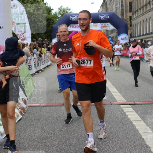 06.09.2026 - CURREX Alsterlauf Strokosch-Dieckow http://msf.ph/oto/10128054 06.09.2026 10:01:49 Ziel 2040, 2229, 2375, 2385, 2977, 3115, 3150, 3322, 3448, 3563, 4067, 4117, 4162, 4608, 4618, 5106, 5186, 5380, 5388, 5429, 5542, 5679, 5734, 6171, 6341, 8122 meine-sportfotos.de