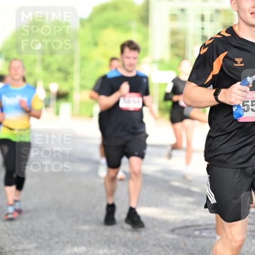 06.09.2026 - CURREX Alsterlauf Dr. Thomas Lammeyer http://msf.ph/oto/10128075 06.09.2026 09:48:18 Laufen 5551 meine-sportfotos.de