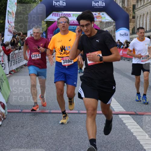 06.09.2026 - CURREX Alsterlauf Strokosch-Dieckow http://msf.ph/oto/10128224 06.09.2026 09:49:07 Ziel 2693, 3533, 3880, 3898, 4037, 4579, 4785, 5034, 5068, 5251, 5378, 5400, 5448, 5992, 6041, 6124, 6236, 6245, 6380, 8106 meine-sportfotos.de