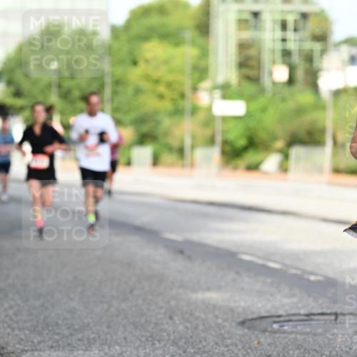 06.09.2026 - CURREX Alsterlauf Dr. Thomas Lammeyer http://msf.ph/oto/10128267 06.09.2026 09:48:47 Laufen 4267 meine-sportfotos.de