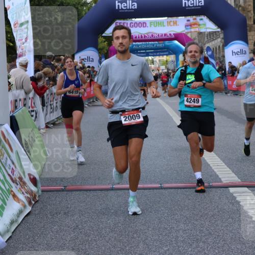 06.09.2026 - CURREX Alsterlauf Strokosch-Dieckow http://msf.ph/oto/10128339 06.09.2026 09:49:16 Ziel 2009, 2216, 3383, 3845, 3898, 4249, 5331, 5448, 5667, 5924, 6173, 6380, 6415, 8065 meine-sportfotos.de