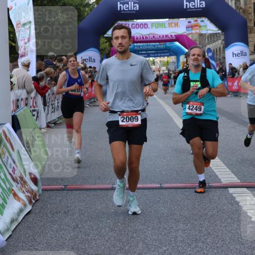 06.09.2026 - CURREX Alsterlauf Strokosch-Dieckow http://msf.ph/oto/10128348 06.09.2026 09:49:16 Ziel 2009, 2216, 3383, 3845, 3898, 4249, 5331, 5448, 5667, 5924, 6173, 6380, 6415, 8065 meine-sportfotos.de