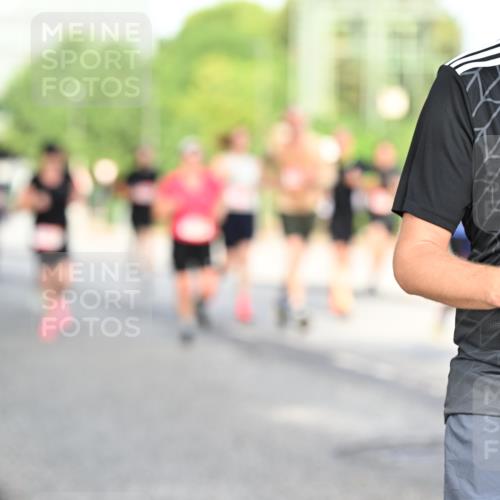 06.09.2026 - CURREX Alsterlauf Dr. Thomas Lammeyer http://msf.ph/oto/10128376 06.09.2026 09:49:00 Laufen 2301 meine-sportfotos.de