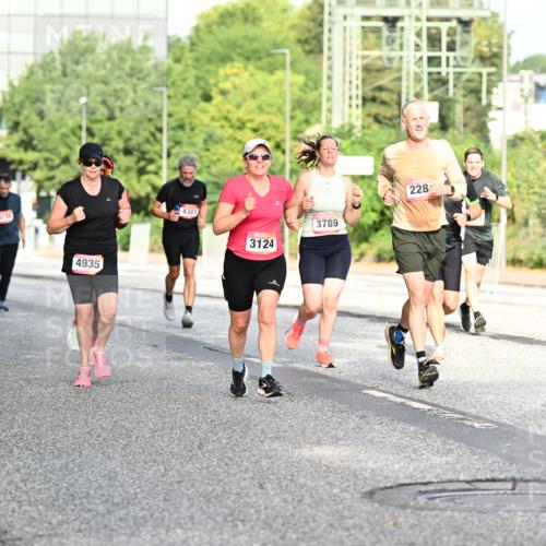 06.09.2026 - CURREX Alsterlauf Dr. Thomas Lammeyer http://msf.ph/oto/10128379 06.09.2026 09:49:01 Laufen 375, 4935, 4301, 3124, 228, 3789, 30 meine-sportfotos.de