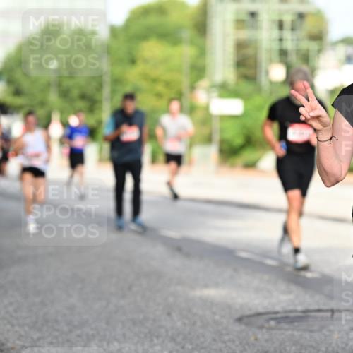 06.09.2026 - CURREX Alsterlauf Dr. Thomas Lammeyer http://msf.ph/oto/10128412 06.09.2026 09:49:05 Laufen 4935 meine-sportfotos.de