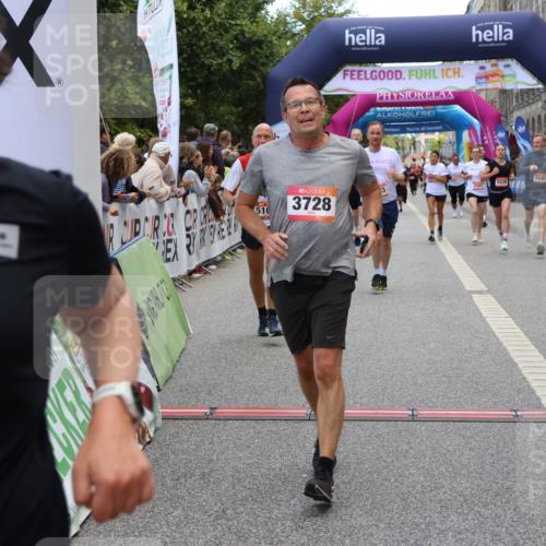 06.09.2026 - CURREX Alsterlauf Strokosch-Dieckow http://msf.ph/oto/10128534 06.09.2026 10:02:15 Ziel 2147, 2389, 2513, 2700, 3090, 3613, 3728, 3800, 4097, 4459, 4734, 4872, 5109, 5485, 5539, 5540, 5728, 5772, 6207, 6383, 8175 meine-sportfotos.de