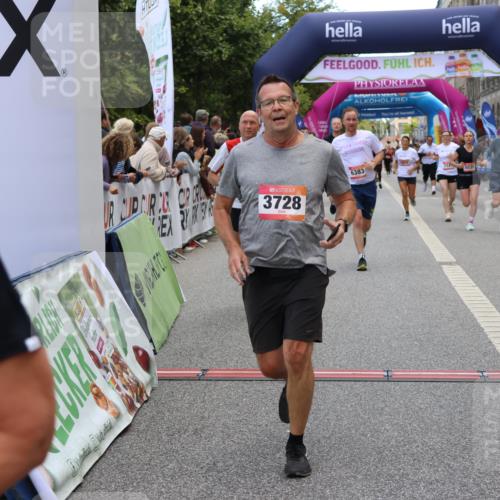 06.09.2026 - CURREX Alsterlauf Strokosch-Dieckow http://msf.ph/oto/10128549 06.09.2026 10:02:15 Ziel 2147, 2389, 2513, 2700, 3090, 3613, 3728, 3800, 4097, 4459, 4734, 4872, 5109, 5485, 5539, 5540, 5728, 5772, 6207, 6383, 8175 meine-sportfotos.de