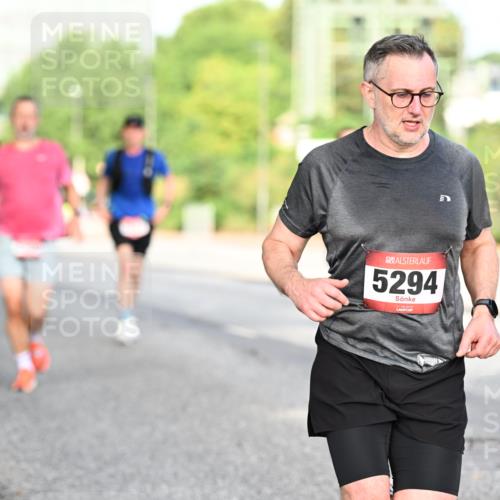 06.09.2026 - CURREX Alsterlauf Dr. Thomas Lammeyer http://msf.ph/oto/10128582 06.09.2026 09:49:22 Laufen 5294 meine-sportfotos.de