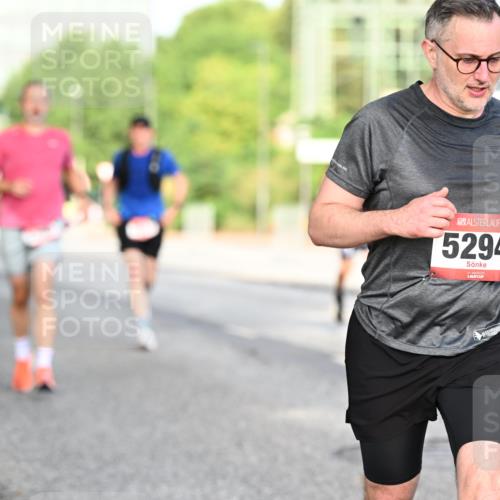 06.09.2026 - CURREX Alsterlauf Dr. Thomas Lammeyer http://msf.ph/oto/10128583 06.09.2026 09:49:22 Laufen 5294 meine-sportfotos.de
