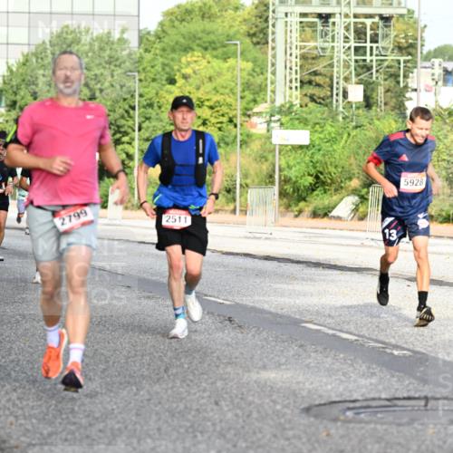 06.09.2026 - CURREX Alsterlauf Dr. Thomas Lammeyer http://msf.ph/oto/10128590 06.09.2026 09:49:23 Laufen 4226, 11, 5323, 2799, 2511, 13, 5928 meine-sportfotos.de