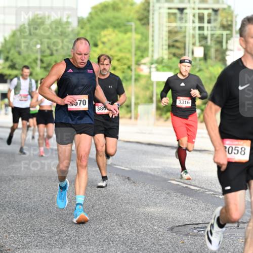 06.09.2026 - CURREX Alsterlauf Dr. Thomas Lammeyer http://msf.ph/oto/10128615 06.09.2026 09:49:27 Laufen 570, 4226, 380, 3316, 058 meine-sportfotos.de