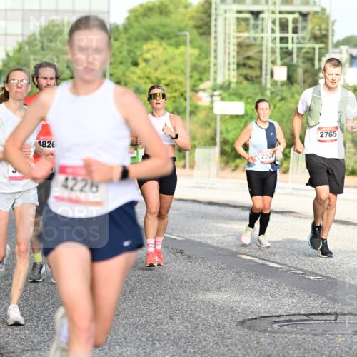 06.09.2026 - CURREX Alsterlauf Dr. Thomas Lammeyer http://msf.ph/oto/10128642 06.09.2026 09:49:31 Laufen 1826, 4226, 2936, 2765 meine-sportfotos.de