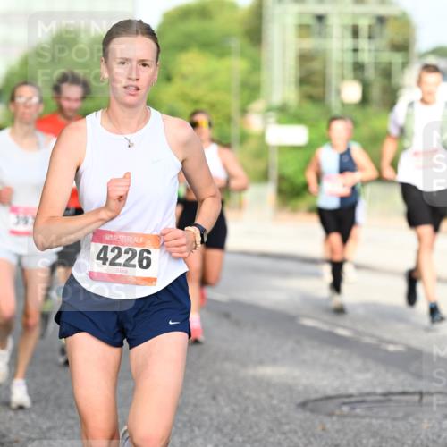 06.09.2026 - CURREX Alsterlauf Dr. Thomas Lammeyer http://msf.ph/oto/10128645 06.09.2026 09:49:31 Laufen 4226 meine-sportfotos.de