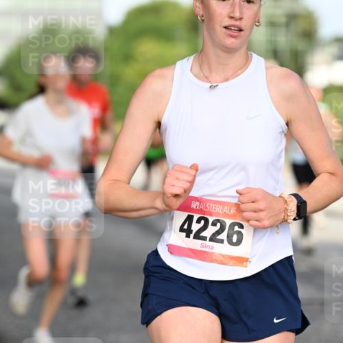 06.09.2026 - CURREX Alsterlauf Dr. Thomas Lammeyer http://msf.ph/oto/10128650 06.09.2026 09:49:31 Laufen 4226 meine-sportfotos.de