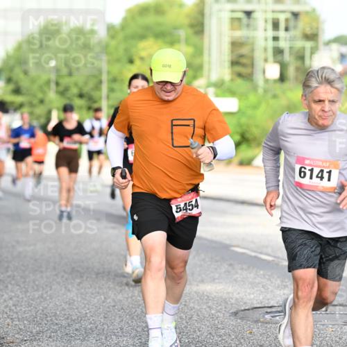 06.09.2026 - CURREX Alsterlauf Dr. Thomas Lammeyer http://msf.ph/oto/10128720 06.09.2026 09:49:39 Laufen 5454, 6141 meine-sportfotos.de