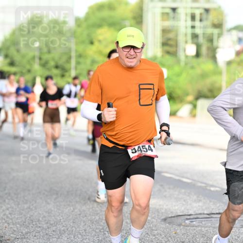 06.09.2026 - CURREX Alsterlauf Dr. Thomas Lammeyer http://msf.ph/oto/10128724 06.09.2026 09:49:39 Laufen 5454, 6141 meine-sportfotos.de