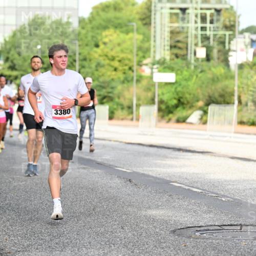 06.09.2026 - CURREX Alsterlauf Dr. Thomas Lammeyer http://msf.ph/oto/10128794 06.09.2026 09:49:48 Laufen 3380 meine-sportfotos.de