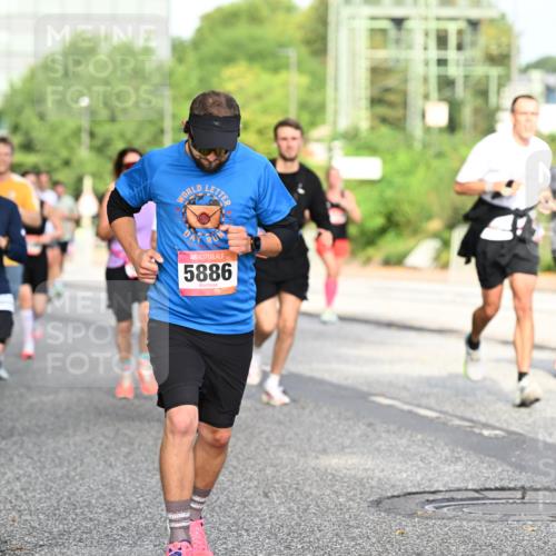 06.09.2026 - CURREX Alsterlauf Dr. Thomas Lammeyer http://msf.ph/oto/10128908 06.09.2026 09:49:59 Laufen 3395, 5886 meine-sportfotos.de