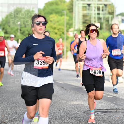 06.09.2026 - CURREX Alsterlauf Dr. Thomas Lammeyer http://msf.ph/oto/10128932 06.09.2026 09:50:02 Laufen 4243, 3395, 5839, 5522, 2036 meine-sportfotos.de