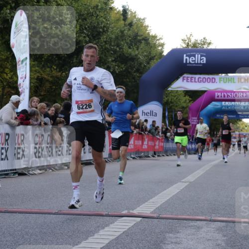 06.09.2026 - CURREX Alsterlauf Yannick Fuchs http://msf.ph/oto/10129081 06.09.2026 09:37:24 Ziel 2735, 5637, 6008, 6057, 6226, 6238 meine-sportfotos.de