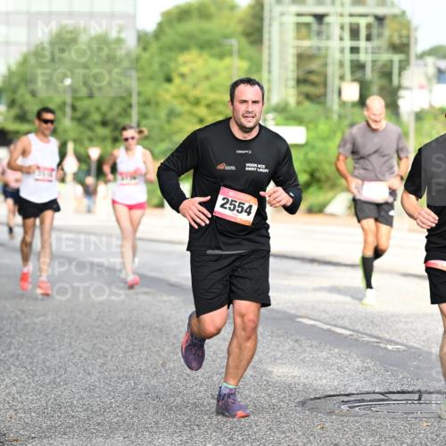 06.09.2026 - CURREX Alsterlauf Dr. Thomas Lammeyer http://msf.ph/oto/10129148 06.09.2026 09:50:24 Laufen 2554 meine-sportfotos.de