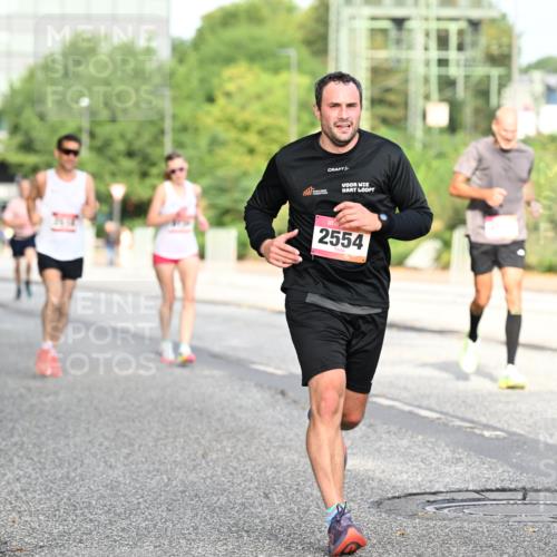 06.09.2026 - CURREX Alsterlauf Dr. Thomas Lammeyer http://msf.ph/oto/10129151 06.09.2026 09:50:24 Laufen 2554 meine-sportfotos.de