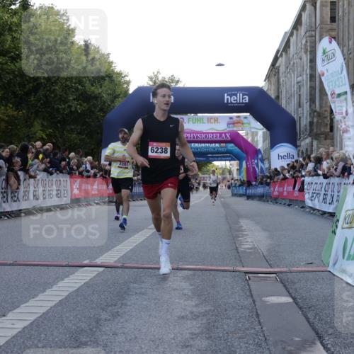 06.09.2026 - CURREX Alsterlauf Yannick Fuchs http://msf.ph/oto/10129190 06.09.2026 09:37:28 Ziel 2391, 2735, 3040, 3809, 5637, 6057, 6226, 6238 meine-sportfotos.de