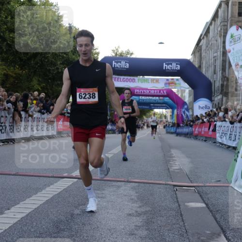 06.09.2026 - CURREX Alsterlauf Yannick Fuchs http://msf.ph/oto/10129203 06.09.2026 09:37:29 Ziel 2391, 3040, 3809, 5637, 6057, 6226, 6238 meine-sportfotos.de