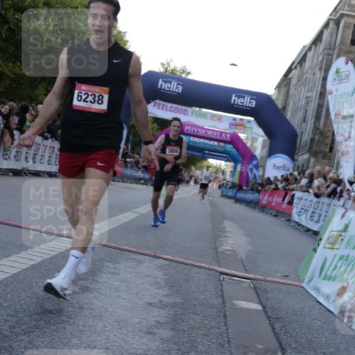 06.09.2026 - CURREX Alsterlauf Yannick Fuchs http://msf.ph/oto/10129207 06.09.2026 09:37:29 Ziel 2391, 3040, 3809, 5637, 6057, 6226, 6238 meine-sportfotos.de