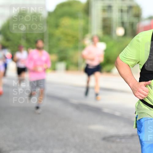 06.09.2026 - CURREX Alsterlauf Dr. Thomas Lammeyer http://msf.ph/oto/10129208 06.09.2026 09:50:29 Laufen 4937 meine-sportfotos.de